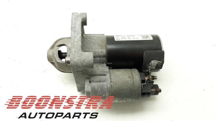 Startmotor van een Peugeot 3008 II (M4/MC/MJ/MR) 1.6 e-THP 165 16V 2017