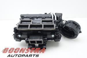 Gebruikte Chaufagebak Porsche Taycan (Y1A) 4S Prijs € 799,95 Margeregeling aangeboden door Boonstra Autoparts