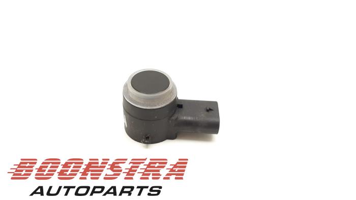 PDC Sensor van een Opel Astra K Sports Tourer 1.2 Turbo 12V 2019