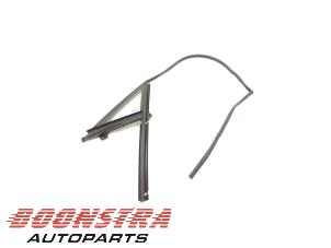 Gebruikte Driehoeks Ruit links-voor Porsche Panamera (970) 4.8 V8 32V 4S Prijs € 99,95 Margeregeling aangeboden door Boonstra Autoparts