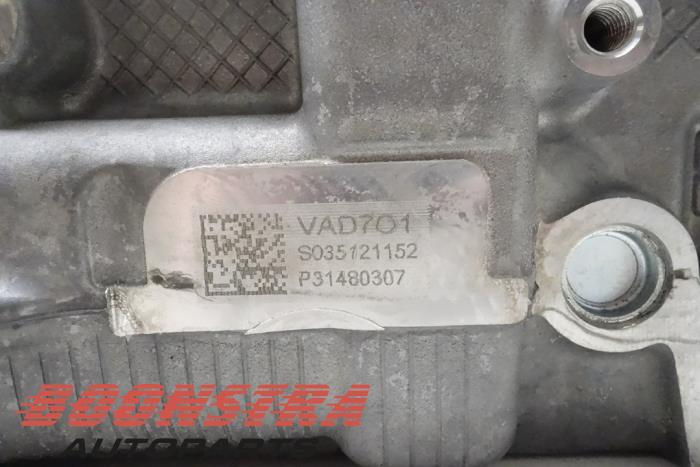 Cilinderkop van een Volvo XC60 II (UZ) 2.0 B5 Mild Hybrid Geartronic 16V 2021