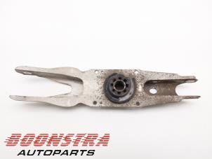 Gebruikte Draagarm rechts-achter Mercedes CLA (117.3) 1.6 CLA-200 16V Prijs € 24,95 Margeregeling aangeboden door Boonstra Autoparts