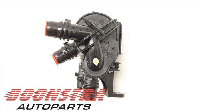 Gebruikte Waterpomp Peugeot 3008 II (M4/MC/MJ/MR) 1.6 16V Hybrid Prijs € 39,95 Margeregeling aangeboden door Boonstra Autoparts