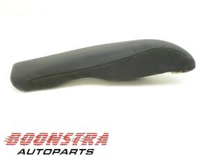 Gebruikte Armleuning Maserati Ghibli III 3.0 Diesel Prijs € 49,95 Margeregeling aangeboden door Boonstra Autoparts