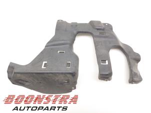 Gebruikte Afdekplaat diversen BMW 5 serie (G30) M5 xDrive 4.4 V8 32V TwinPower Turbo Prijs € 24,95 Margeregeling aangeboden door Boonstra Autoparts