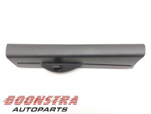 Gebruikte Rolgordijn achter BMW 5 serie (G30) M5 xDrive 4.4 V8 32V TwinPower Turbo Prijs € 49,95 Margeregeling aangeboden door Boonstra Autoparts