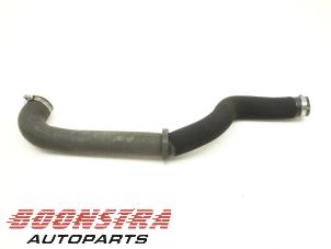 Gebruikte Intercooler Slang Landrover Range Rover IV (LG) 4.4 SDV8 32V Prijs € 24,95 Margeregeling aangeboden door Boonstra Autoparts