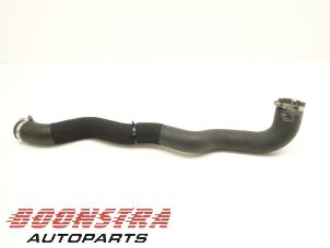 Gebruikte Intercooler Slang Landrover Range Rover IV (LG) 4.4 SDV8 32V Prijs € 29,95 Margeregeling aangeboden door Boonstra Autoparts