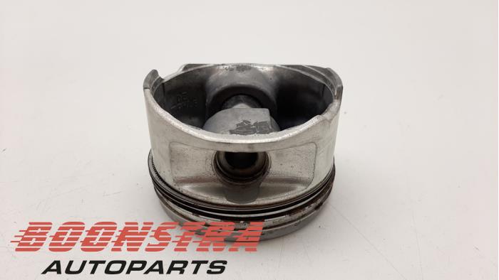 Gebruikte Zuiger Volkswagen Touareg (7LA/7L6) 4.2 V8 40V Prijs € 49,95 Margeregeling aangeboden door Boonstra Autoparts