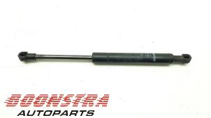 Gebruikte Kofferdekseldemper links-achter Maserati Spyder 4.2 V8 32V Prijs € 29,95 Margeregeling aangeboden door Boonstra Autoparts