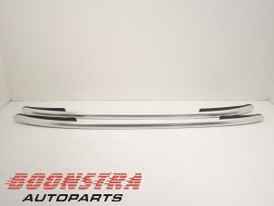 Gebruikte Dakrail set Renault Clio IV Estate/Grandtour (7R) 1.5 Energy dCi 90 FAP Prijs € 58,95 Margeregeling aangeboden door Boonstra Autoparts