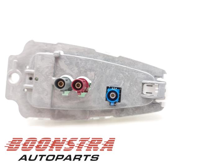 Antenne van een BMW 2 serie (F22) 220i 2.0 Turbo 16V 2014
