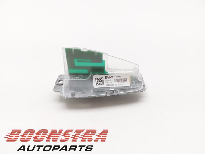 Antenne van een BMW 2 serie (F22) 220i 2.0 Turbo 16V 2014
