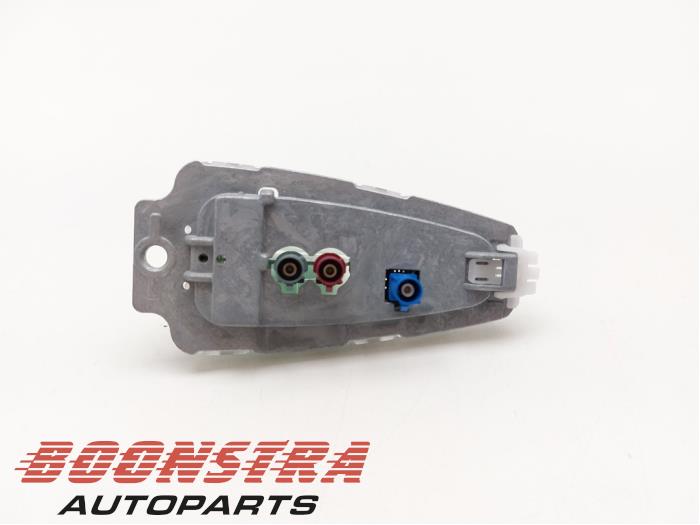 Antenne van een BMW 2 serie (F22) 220i 2.0 Turbo 16V 2014