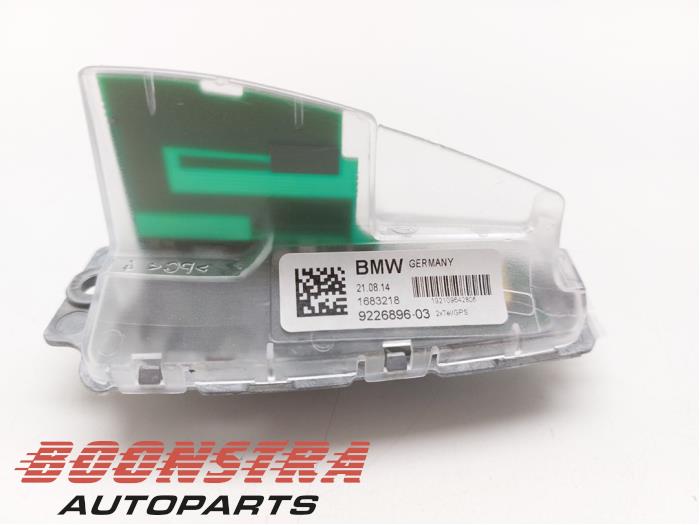 Antenne van een BMW 2 serie (F22) 220i 2.0 Turbo 16V 2014