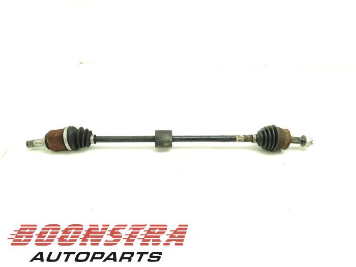 Gebruikte Aandrijfas rechts-voor Opel Corsa D 1.2 16V Prijs € 24,95 Margeregeling aangeboden door Boonstra Autoparts