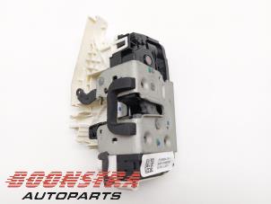 Gebruikte Portierslot Mechaniek 4Deurs links-voor Tesla Model 3 Long Range 72kWh Prijs € 24,95 Margeregeling aangeboden door Boonstra Autoparts