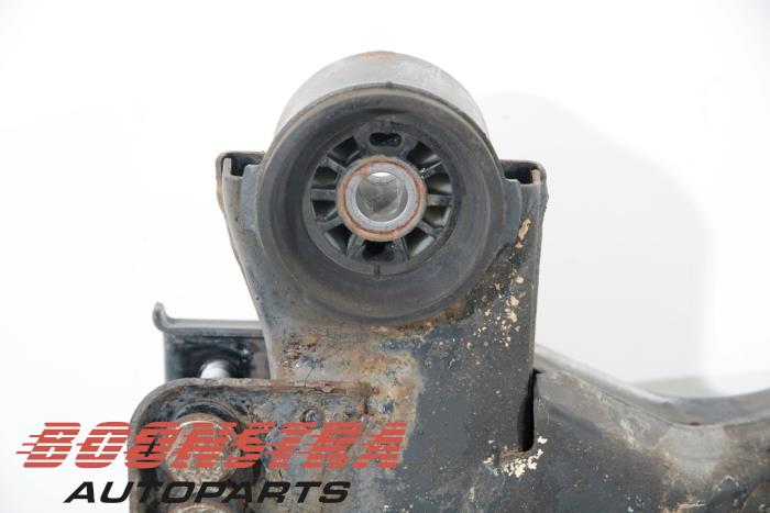 Subframe van een Opel Astra J Sports Tourer (PD8/PE8/PF8) 1.6 CDTI 16V 2014