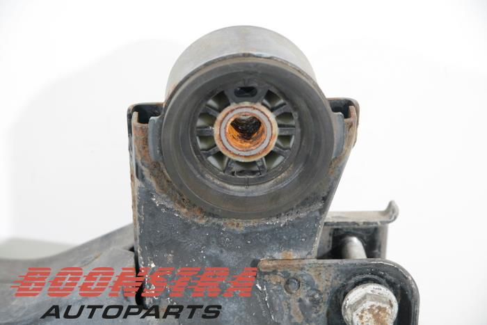 Subframe van een Opel Astra J Sports Tourer (PD8/PE8/PF8) 1.6 CDTI 16V 2014