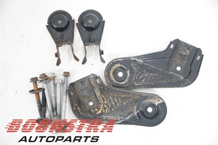 Subframe van een Opel Astra J Sports Tourer (PD8/PE8/PF8) 1.6 CDTI 16V 2014