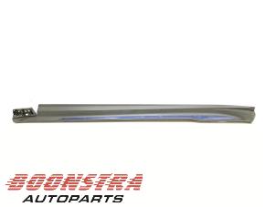 Gebruikte Sideskirt links Porsche Taycan (Y1A) 4S Prijs € 199,95 Margeregeling aangeboden door Boonstra Autoparts