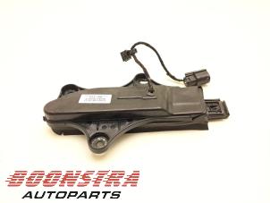 Gebruikte Portiergreep 4Deurs rechts-achter Tesla Model X 100D Prijs € 156,95 Margeregeling aangeboden door Boonstra Autoparts