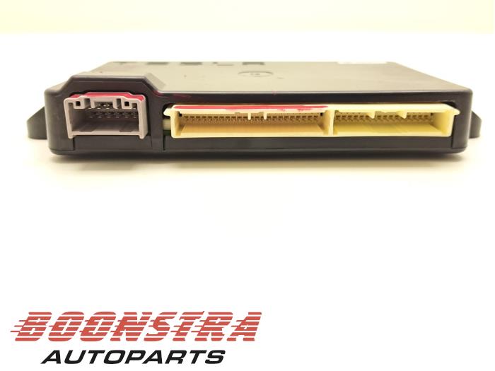 Computer Body Control van een Tesla Model X 100D 2018