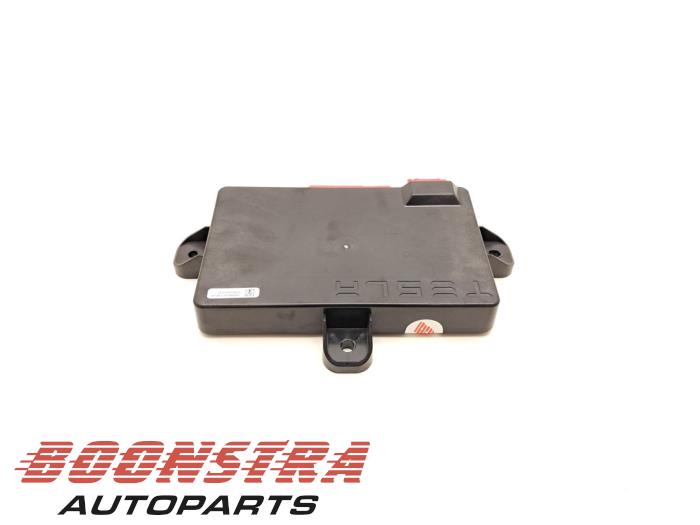 Computer Body Control van een Tesla Model X 100D 2018