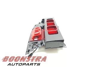 Gebruikte Achterlicht links Landrover Defender Prijs € 199,00 Margeregeling aangeboden door Boonstra Autoparts