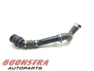 Gebruikte Intercooler Slang Renault Clio IV Estate/Grandtour (7R) 1.5 Energy dCi 90 FAP Prijs € 49,95 Margeregeling aangeboden door Boonstra Autoparts