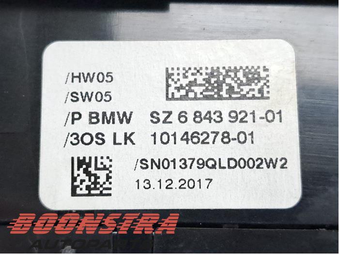 Schakelaar ESP van een BMW 5 serie (G30) 523i 2.0 TwinPower Turbo 16V 2018