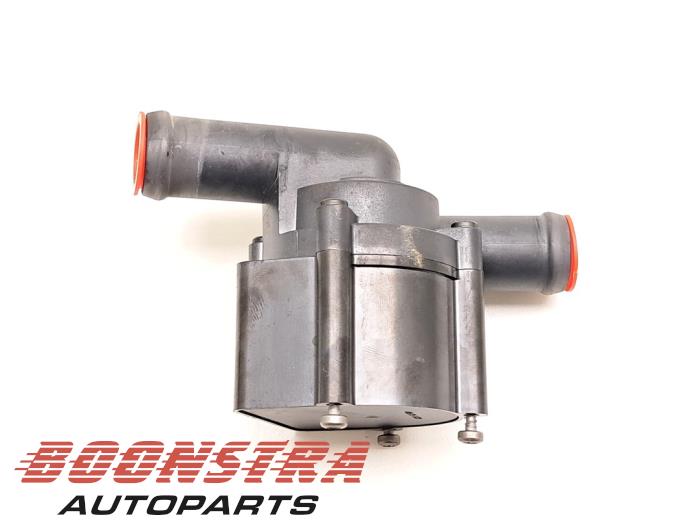 Gebruikte Waterpomp Landrover Range Rover IV (LG) 4.4 SDV8 32V Prijs € 72,95 Margeregeling aangeboden door Boonstra Autoparts