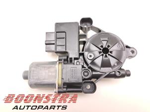 Gebruikte Motor electrisch raam Seat Leon (5FB) 1.0 TSI 12V Prijs € 24,95 Margeregeling aangeboden door Boonstra Autoparts