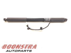 Gebruikte Sluithulpmotor portier rechts-achter Tesla Model X 100D Prijs € 74,95 Margeregeling aangeboden door Boonstra Autoparts