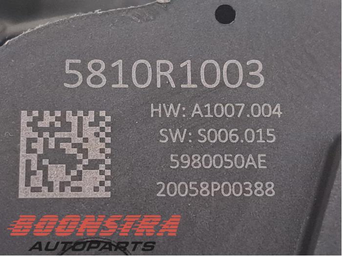 Koelvoeistof regelklep Elektrisch van een Porsche Taycan (Y1A) 4S 2020