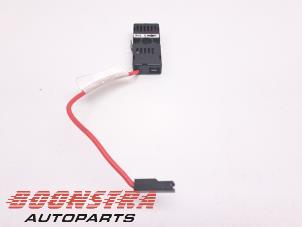 Gebruikte Antenne Versterker Tesla Model X 100D Prijs € 34,95 Margeregeling aangeboden door Boonstra Autoparts
