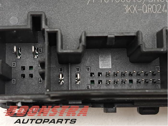 Centrale Deurvergrendelings Module van een Audi Q5 (FYB/FYG) 3.0 TDI V6 24V Quattro 2018
