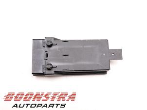 Gebruikte Stoelverwarmings module Mini Countryman (F60) 2.0 16V Cooper S Prijs € 29,95 Margeregeling aangeboden door Boonstra Autoparts