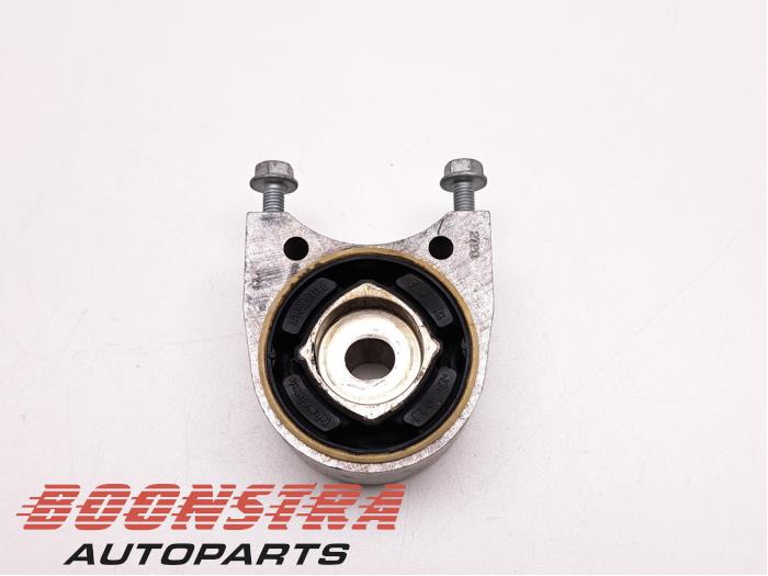Gebruikte Motorrubber Porsche Taycan (Y1A) 4S Prijs € 79,95 Margeregeling aangeboden door Boonstra Autoparts