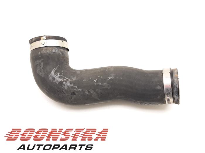 Gebruikte Intercooler Slang Volkswagen Passat Variant (365) 2.0 TDI 16V 140 Prijs € 24,95 Margeregeling aangeboden door Boonstra Autoparts