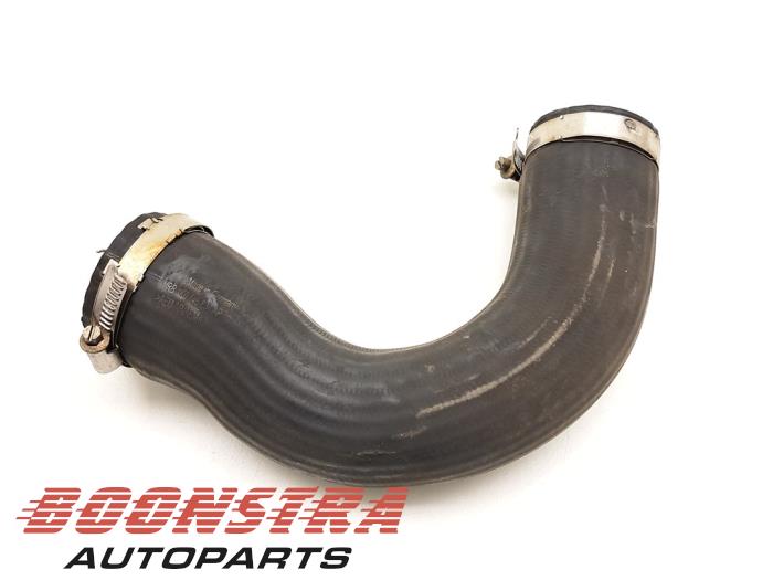 Gebruikte Intercooler Slang Volkswagen Passat Variant (365) 2.0 TDI 16V 140 Prijs € 24,95 Margeregeling aangeboden door Boonstra Autoparts