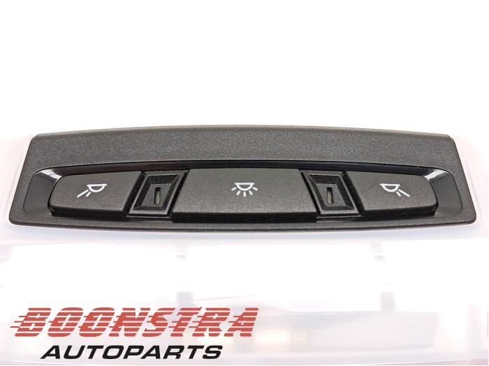 Binnenverlichting achter van een BMW 2 serie (F22) 218i 1.5 TwinPower Turbo 12V 2015