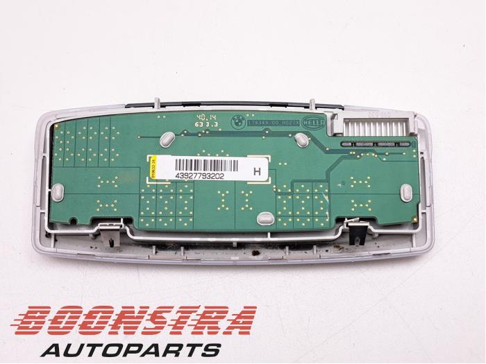 Binnenverlichting achter van een BMW 2 serie (F22) 218i 1.5 TwinPower Turbo 12V 2015