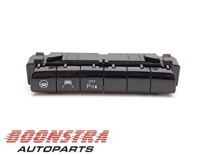 Gebruikte PDC Schakelaar Mercedes CLS (C257) 450 EQ Boost 3.0 24V 4-Matic Prijs € 74,95 Margeregeling aangeboden door Boonstra Autoparts