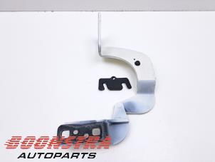 Gebruikte Scharnier Achterklep Ferrari 458 Spider 4.5 V8 32V DCT Prijs € 79,95 Margeregeling aangeboden door Boonstra Autoparts