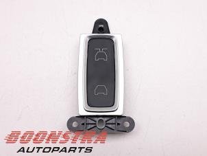 Gebruikte Schakelaar Tesla Model X 100D Prijs € 69,95 Margeregeling aangeboden door Boonstra Autoparts