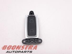 Gebruikte Schakelaar Tesla Model X 100D Prijs € 69,95 Margeregeling aangeboden door Boonstra Autoparts