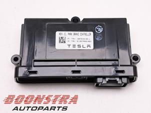 Gebruikte Handrem Module Tesla Model X 100D Prijs € 49,95 Margeregeling aangeboden door Boonstra Autoparts