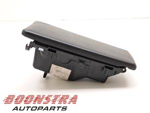 Gebruikte Opbergvak Mazda MX-5 (ND) 1.5 Skyactiv G-131 16V Prijs € 74,95 Margeregeling aangeboden door Boonstra Autoparts