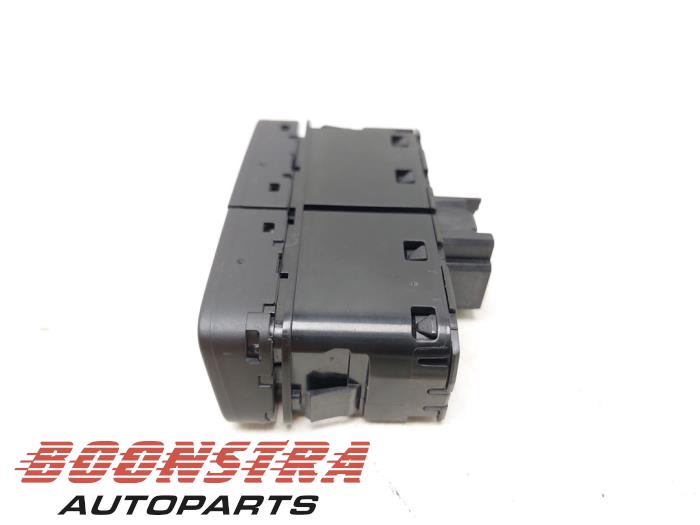 Schakelaar van een Ford Transit Custom 2.0 TDCi 16V Eco Blue 170 2019